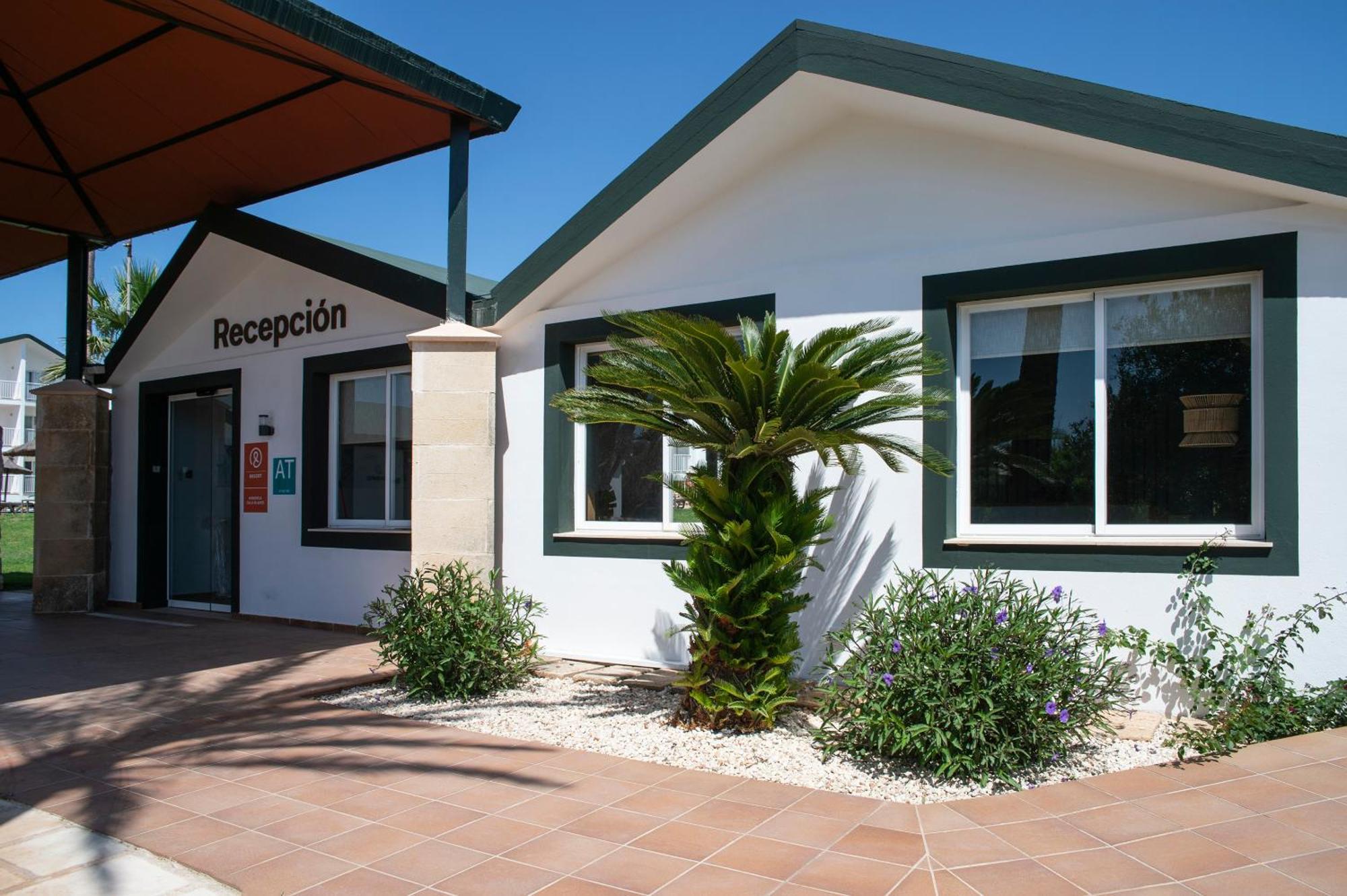 Pierre & Vacances Menorca Cala Blanes Cala'N Blanes (Menorca) Exterior foto